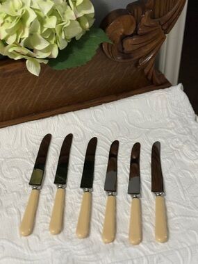 6 Vintage Universal Yellow Dinner Knives Stainless Steel Blade